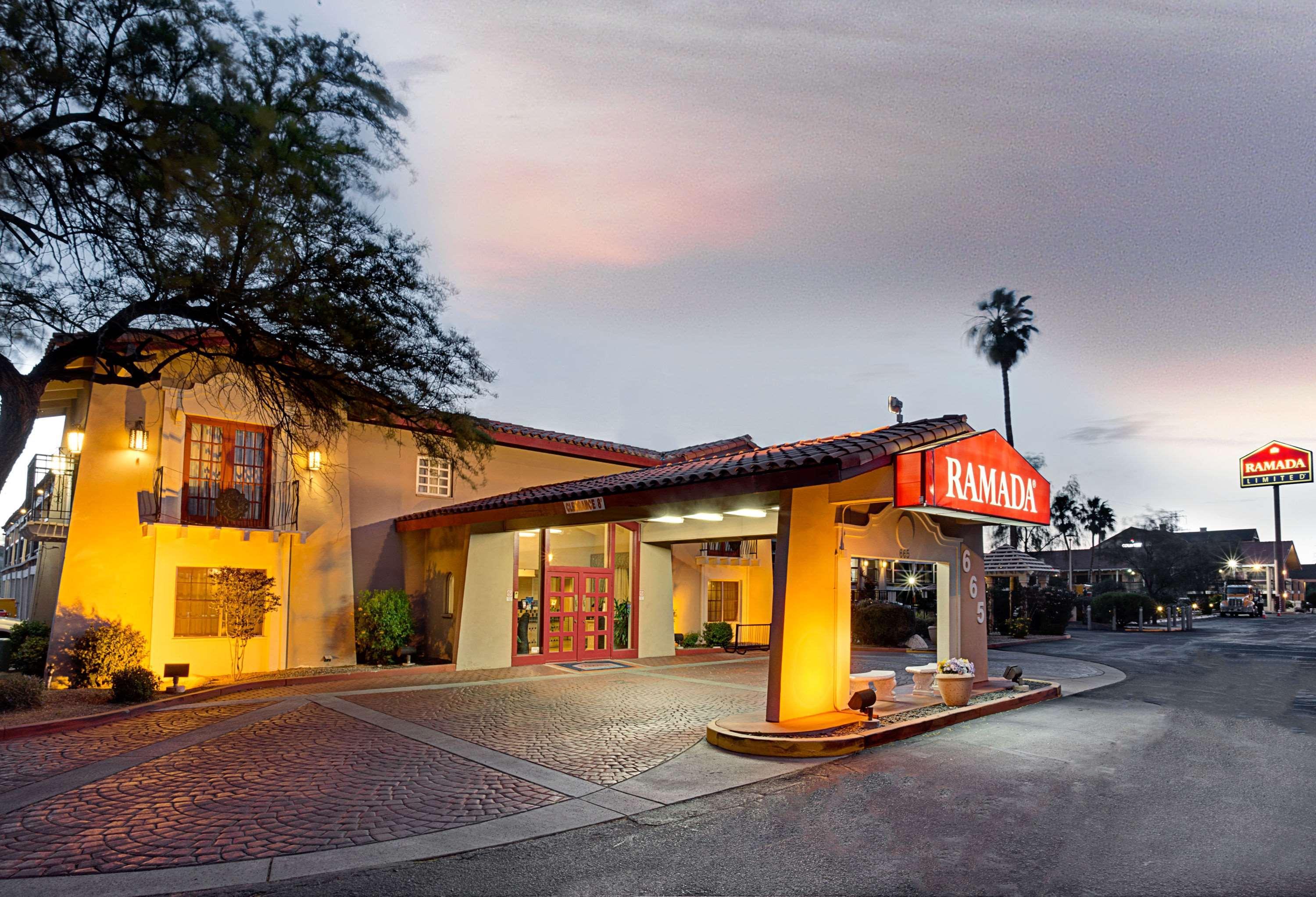 Days Inn By Wyndham Tucson City Center Extérieur photo