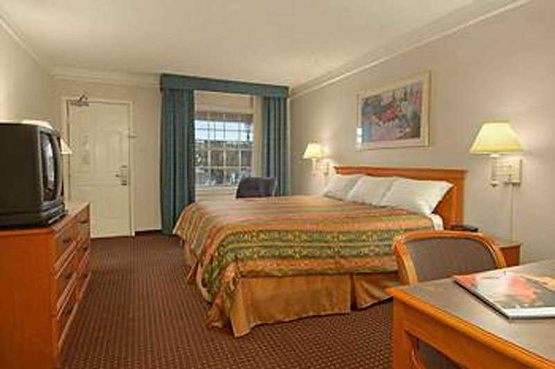 Days Inn By Wyndham Tucson City Center Chambre photo