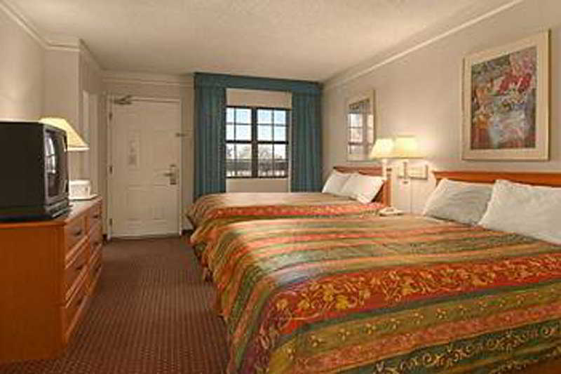 Days Inn By Wyndham Tucson City Center Extérieur photo
