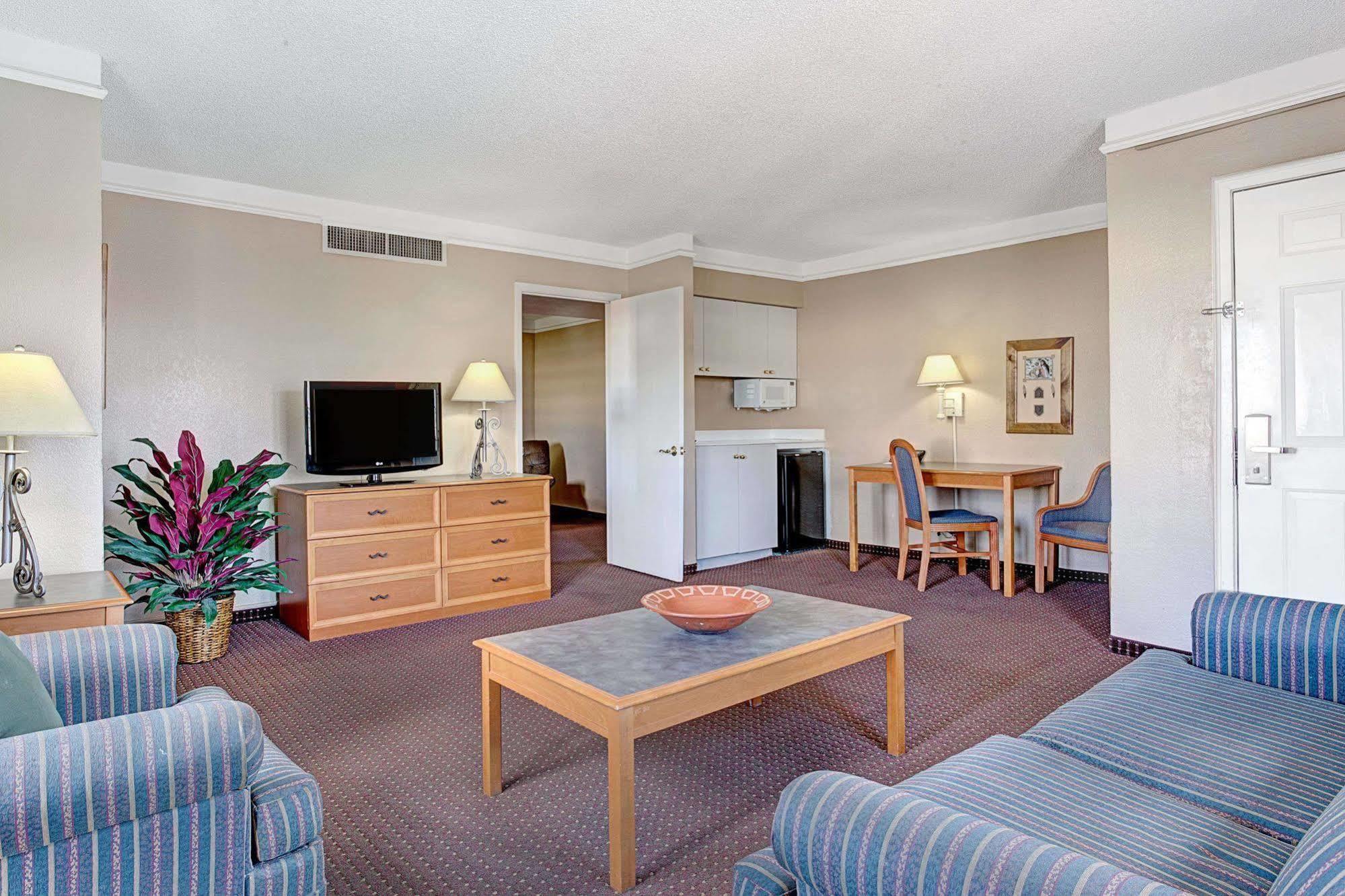 Days Inn By Wyndham Tucson City Center Extérieur photo